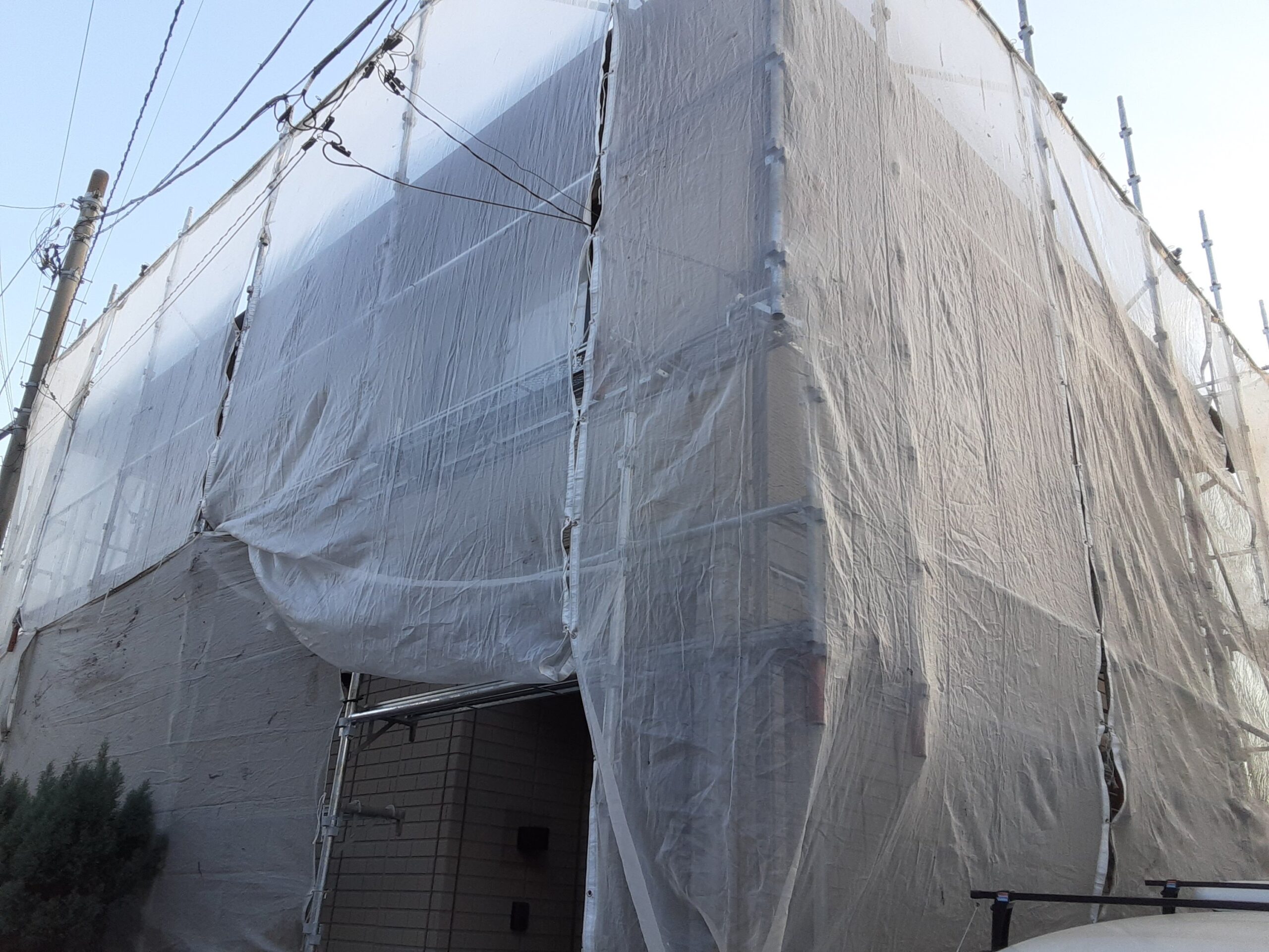 埼玉県さいたま市北区の(木造2階建て)N様邸にて塗り替えリホーム　塗り替え塗装のメッシュシート