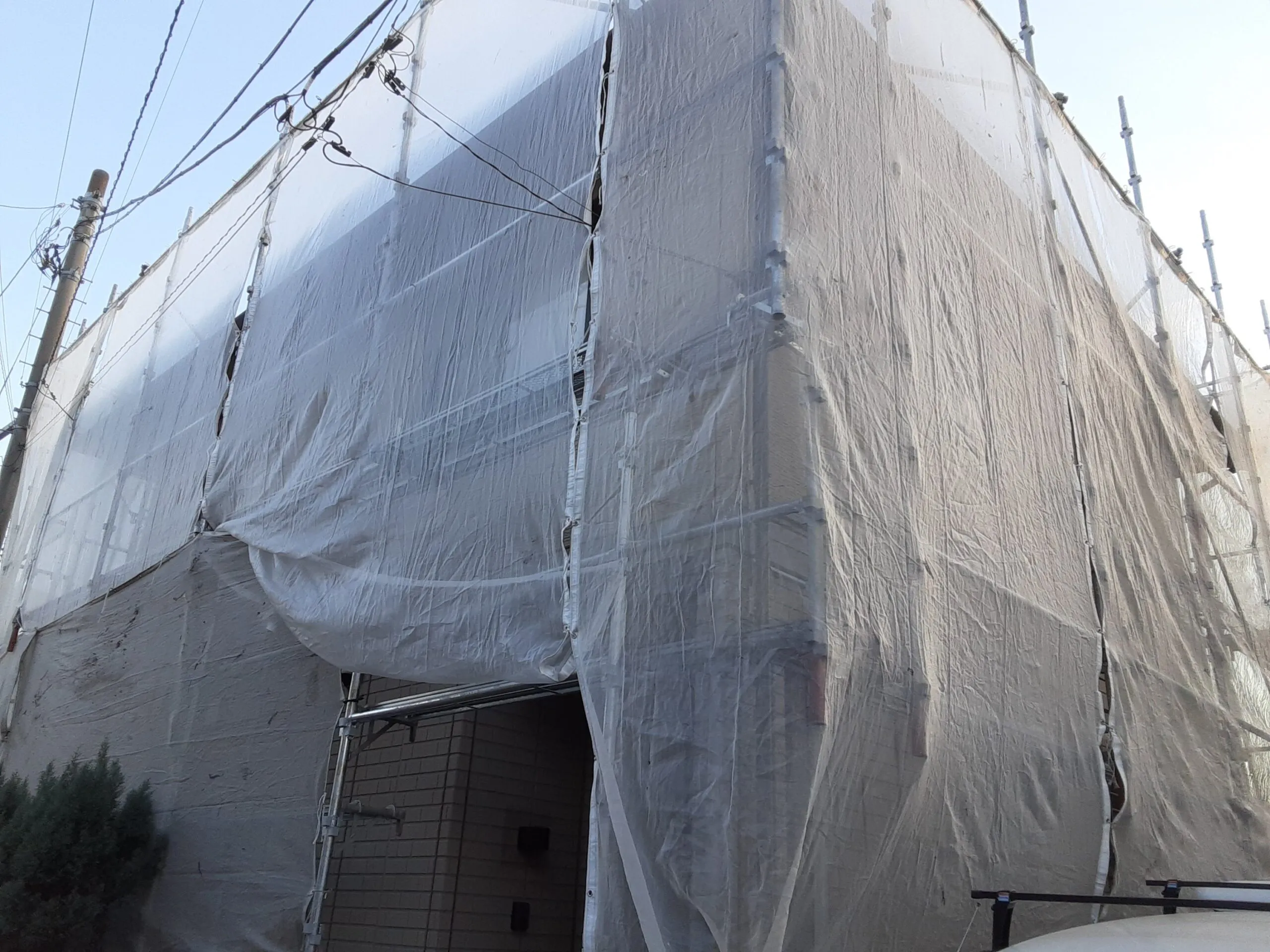 埼玉県さいたま市北区の(木造2階建て)N様邸にて塗り替えリホーム 塗り替え塗装のメッシュシート