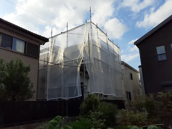 埼玉県さいたま市緑区 K様邸 屋根塗装・外壁塗装 足場の周りのシートは何 (2)