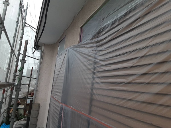 埼玉県さいたま市浦和区　S様邸　屋根塗装・外壁塗装　養生、下屋根のケレン (4)