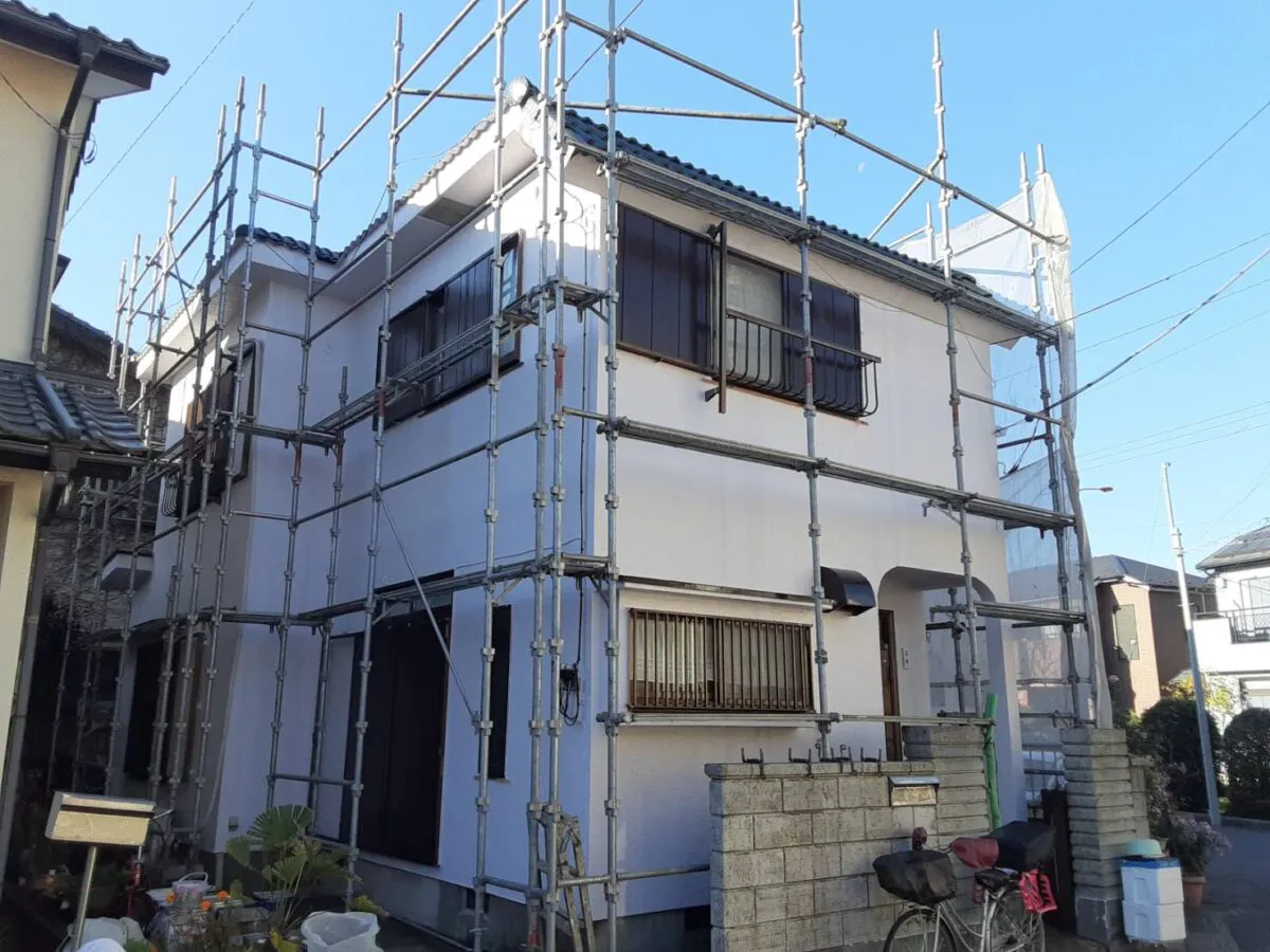 埼玉県さいたま市岩槻区 T様邸 外壁・屋根塗装 屋根中塗り タッチアップ