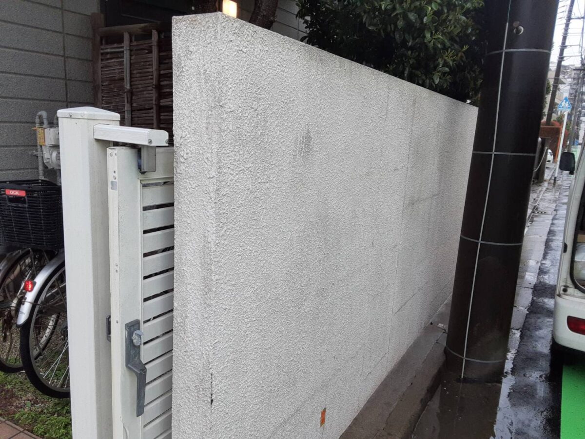 埼玉県さいたま市大宮区　K様邸　外構塗装　門塀　外壁・屋根だけじゃない　門塀の高圧洗浄 (1)