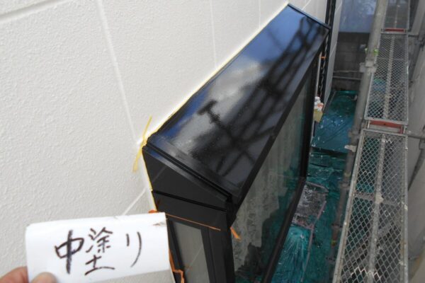 埼玉県さいたま市浦和区　S様邸　外壁塗装　屋根塗装　雨どい交換　シャッターボックス中塗り2