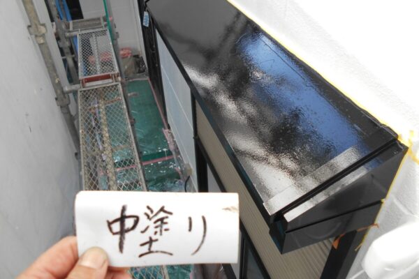 埼玉県さいたま市浦和区　S様邸　外壁塗装　屋根塗装　雨どい交換　シャッターボックス中塗り1