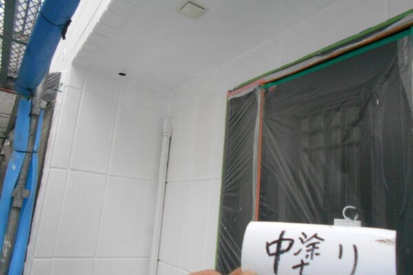 埼玉県さいたま市浦和区　S様邸　外壁塗装　屋根塗装　雨どい交換　外壁中塗り1