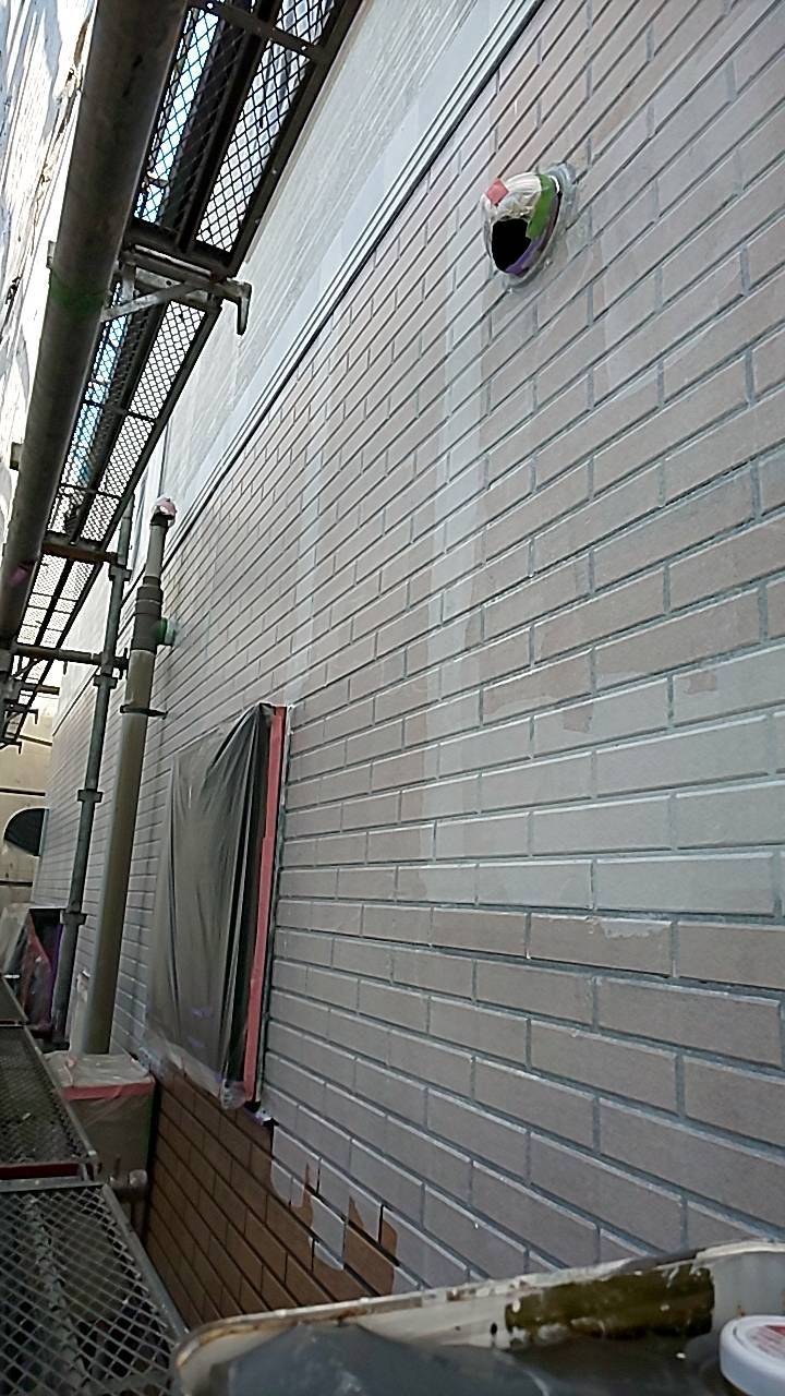 埼玉県さいたま市　U様邸　外壁塗装　屋根塗装　シーラー 下塗り　壁の下塗り
