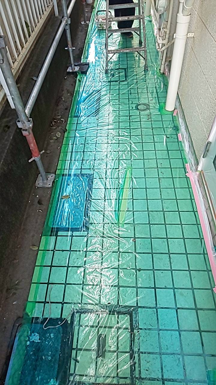 埼玉県さいたま市　集合住宅　屋根塗装　外壁塗装 タスペーサー 養生　養生 (1)