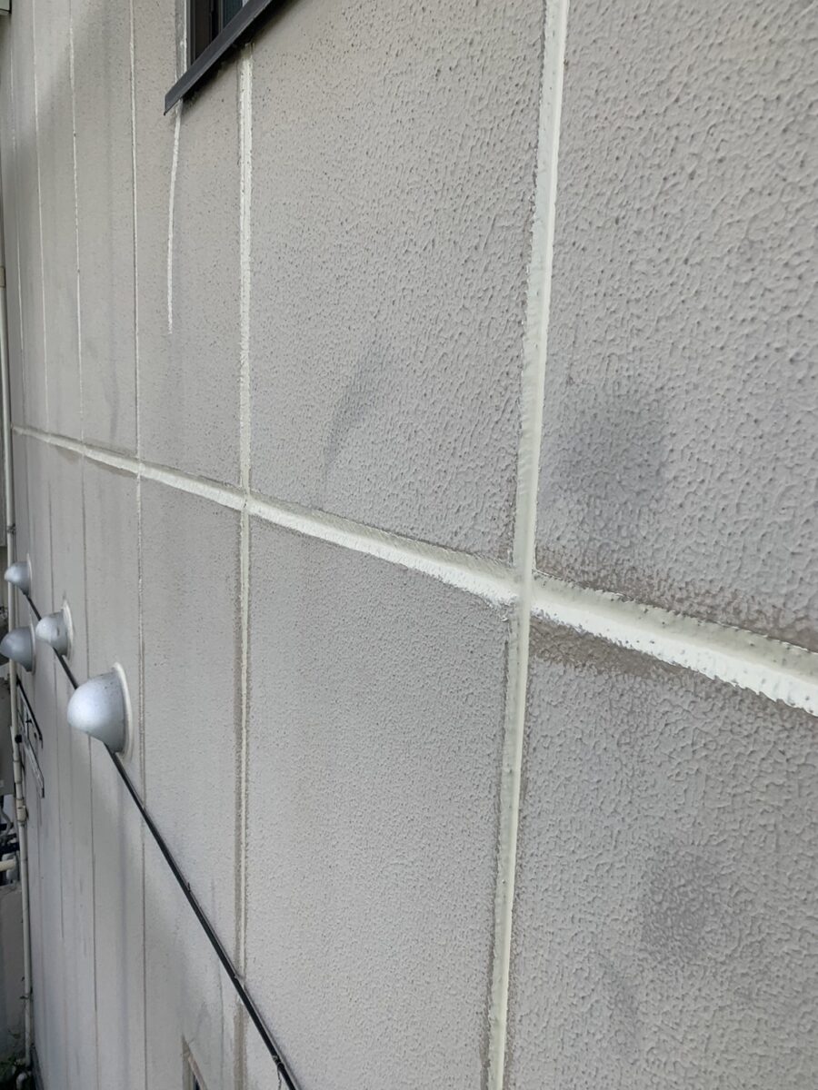 さいたま市桜区　集合住宅　外壁塗装　コーキング打ち直し　外壁下塗り　コーキングの続き (1)
