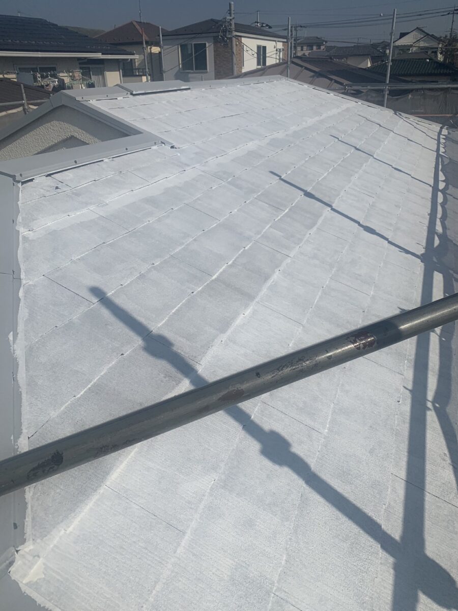 埼玉県さいたま市　集合住宅　外壁塗装　屋根塗装　養生　屋根の下塗り　屋根の下塗り