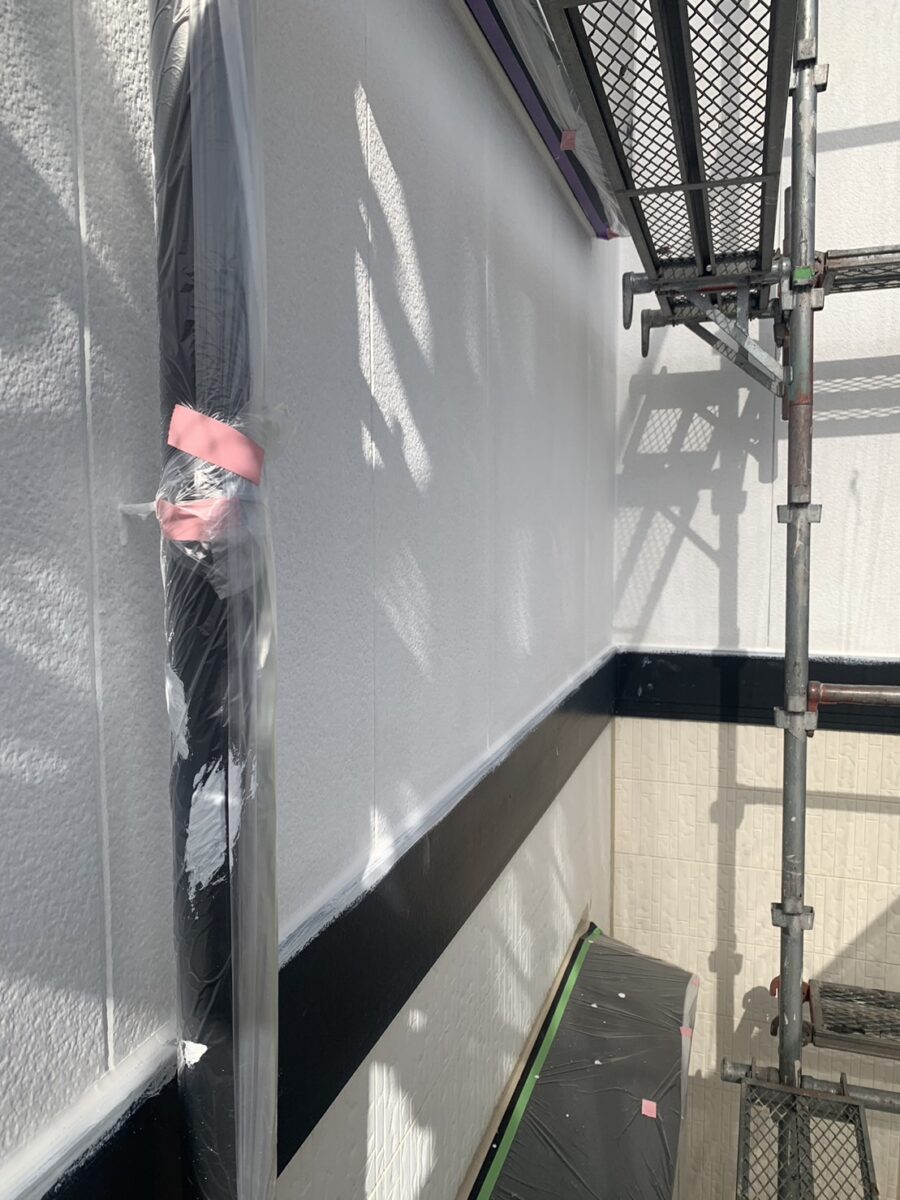 埼玉県さいたま市I様邸　外壁塗装　屋根塗装　高圧洗浄　三度塗りの理由　外壁の下塗り (1)