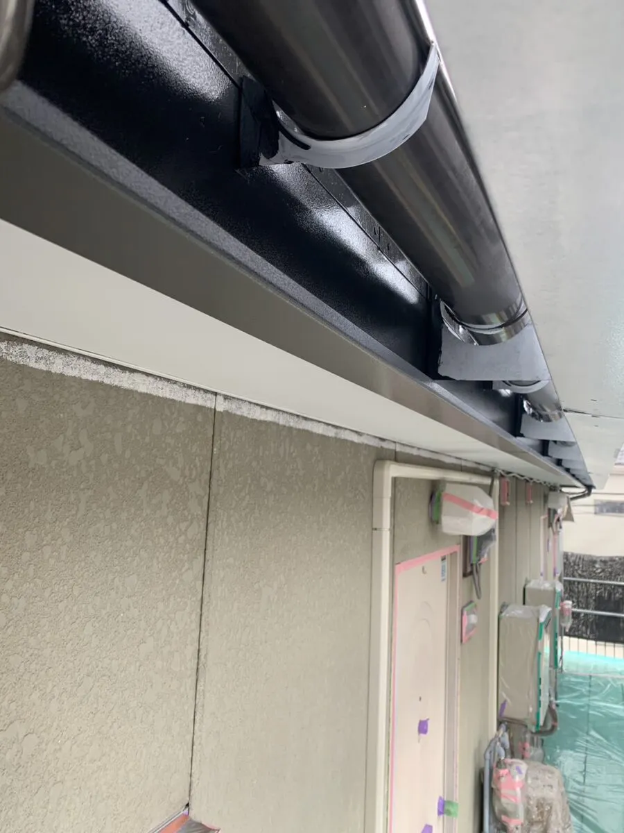埼玉県さいたま市アパート 屋根・破風の中塗り、軒の仕上げ