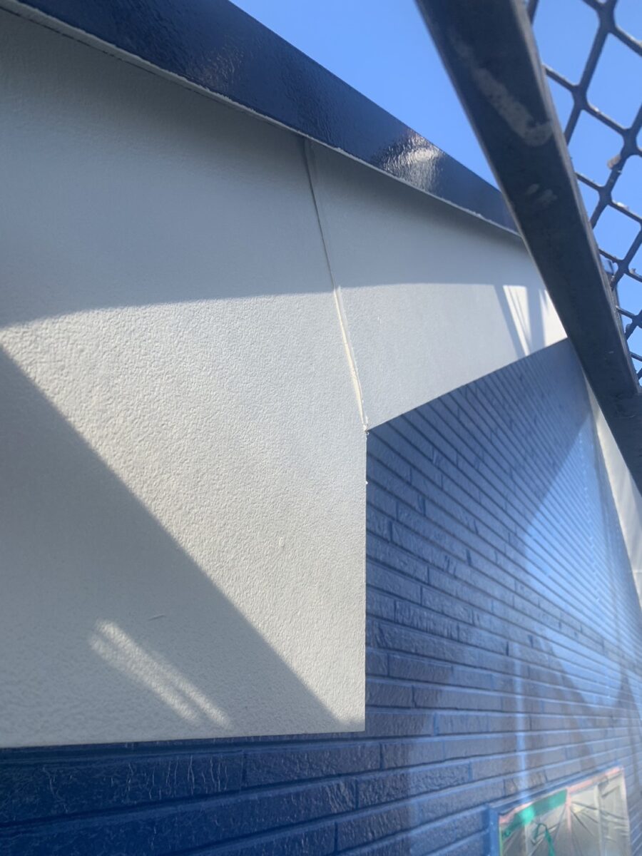 東京都東村山市T様邸　外壁塗装・屋根の下塗り・中塗りと破風・樋の中塗り