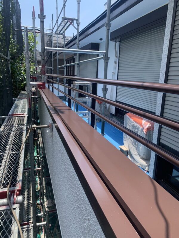 埼玉県鴻巣市 空き家　鉄部の仕上げ　玄関下塗り　完工