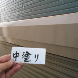 さいたま市A様邸_シャッターBOX中塗り